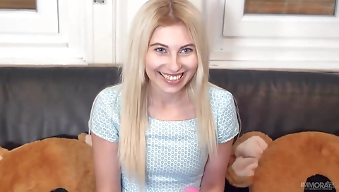 Hot babe fucked in her boyfriend