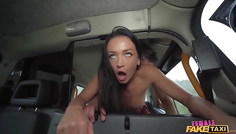 Hawt sweetheart is ready for a-giro school