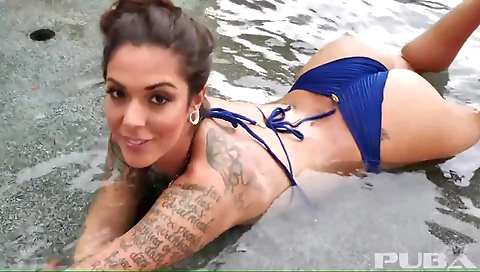 Suzanohaw mmmm loves sex with her sexy feet