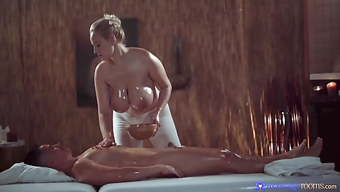 Sexy amateur girl gets her ass drilled