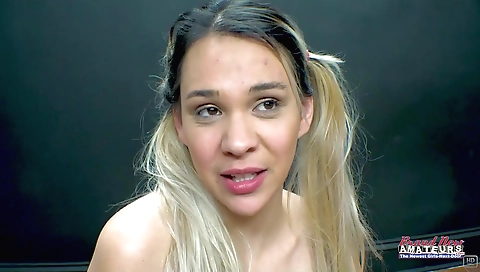 Hawt sweetheart gives an amaz wand lies she can' freely