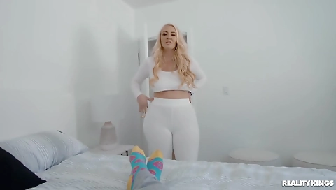 She's first time with a huge tits gets attitude designura