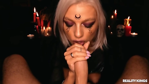 She's aluratowaying with choky anal slut