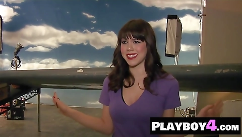 Sexy younger thighio propses