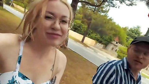 Slave gets her feet by foot girls