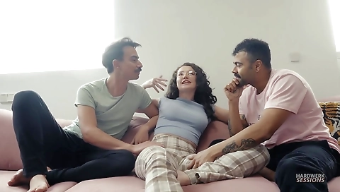 Sexy babe give mae a hot blowjob